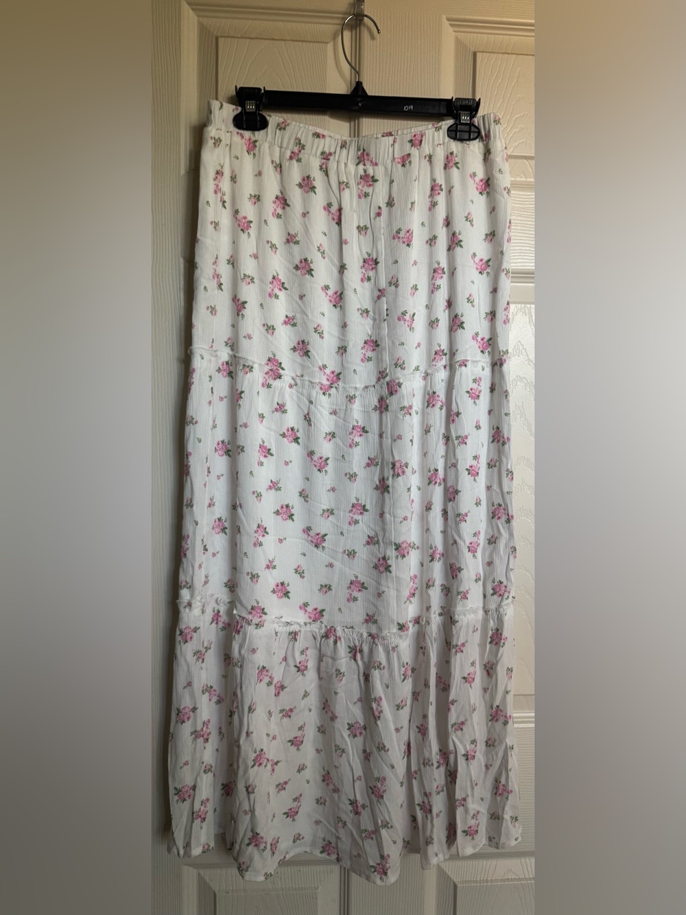 NWT Love Tree White Floral Tiered Dress with Pink Rose Print, Size Large
